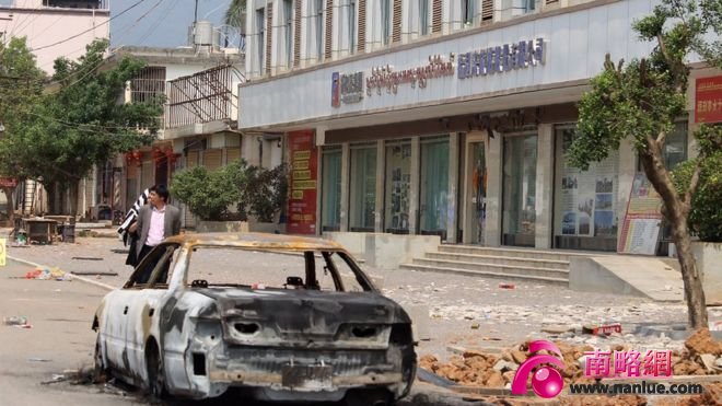 This photo taken on March 10, 2017 shows the remains of a burnt car left on a street in Lauk kai, along the China-Myanmar border in the northern Shan State of Myanmar.